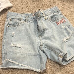Girls Levi’s blue jeans 💙